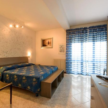 Hotel Residence Villa Jolanda Λίντο ντι Καμαϊόρε Εξωτερικό φωτογραφία