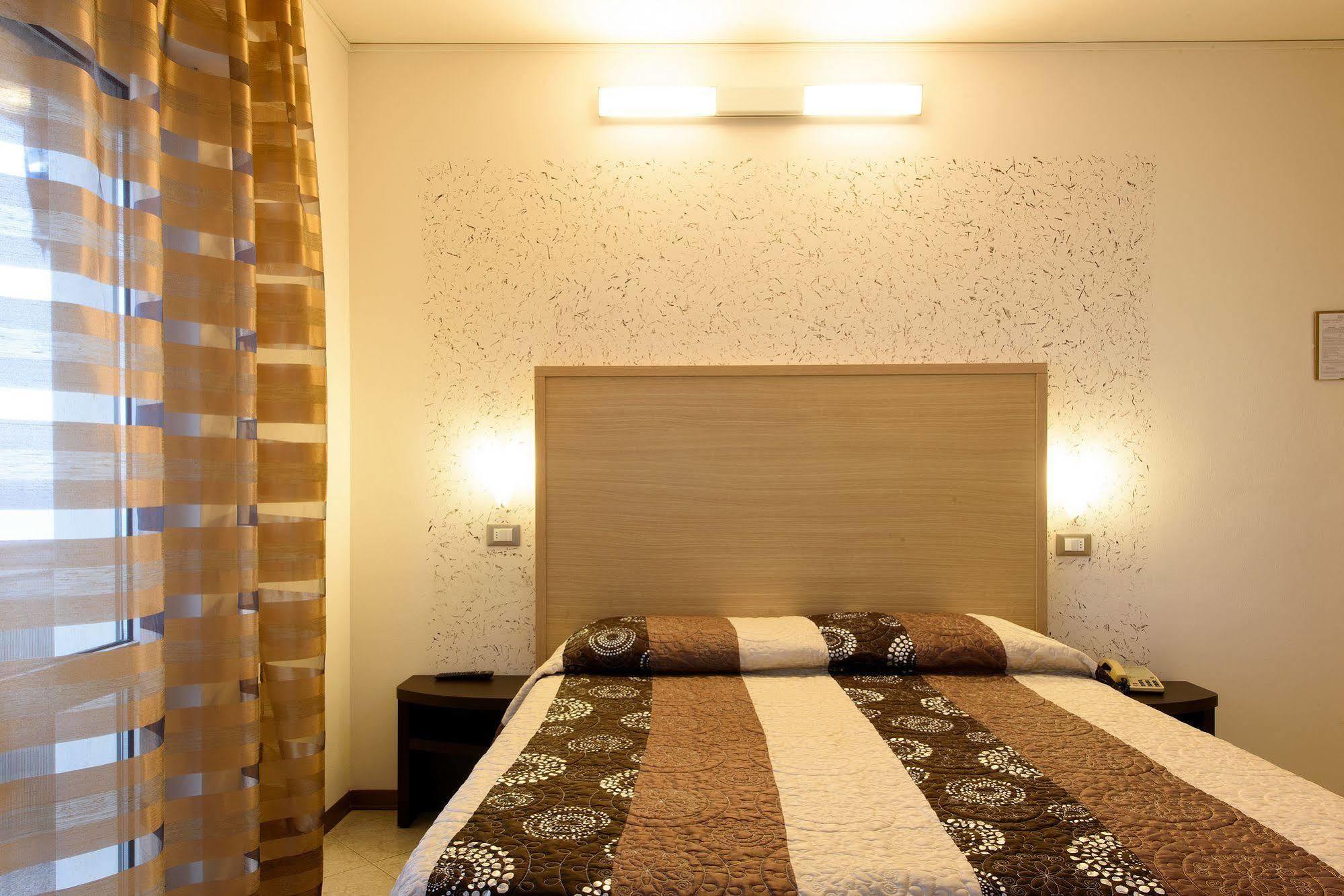 Hotel Residence Villa Jolanda Λίντο ντι Καμαϊόρε Εξωτερικό φωτογραφία
