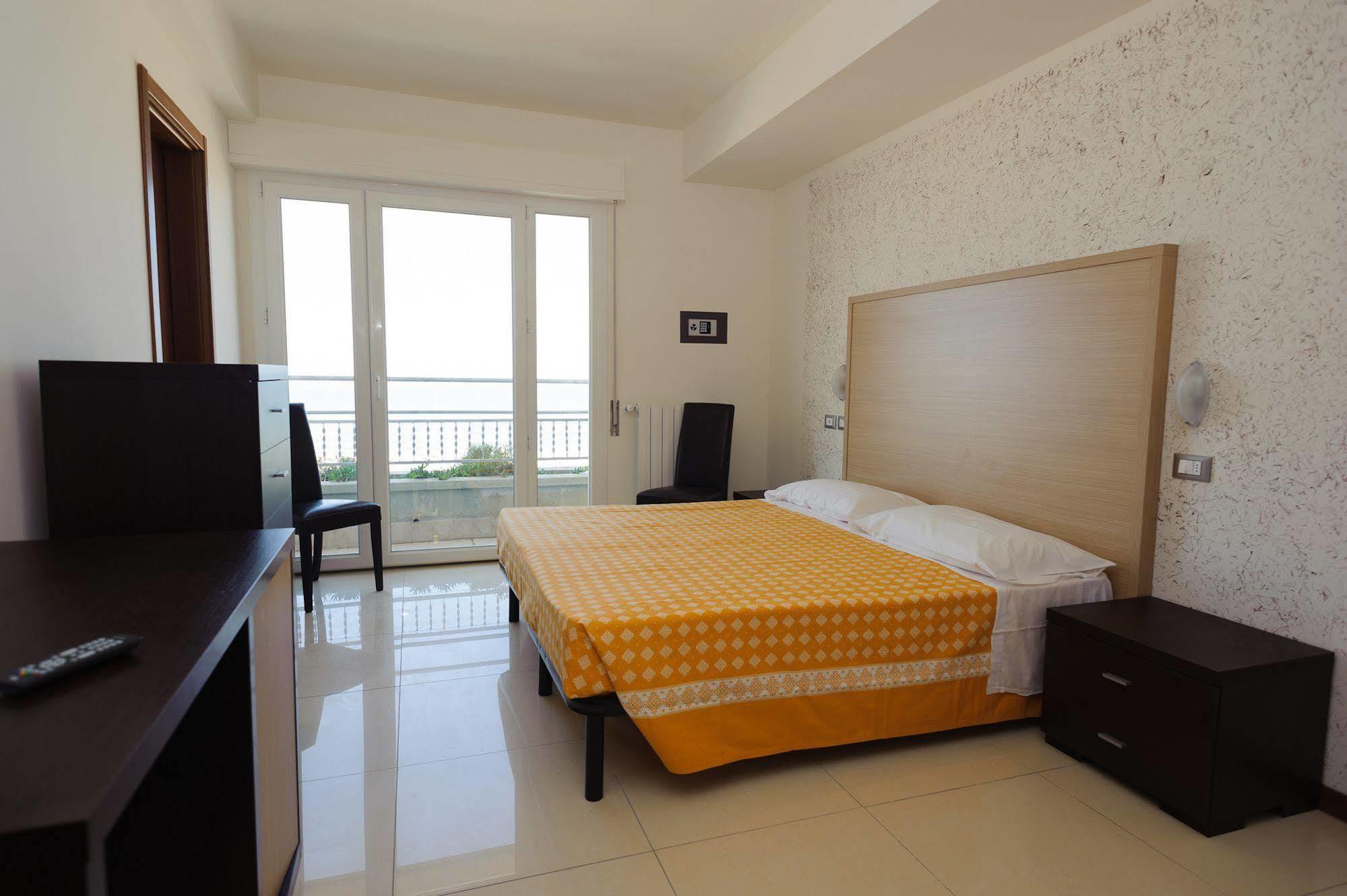 Hotel Residence Villa Jolanda Λίντο ντι Καμαϊόρε Εξωτερικό φωτογραφία