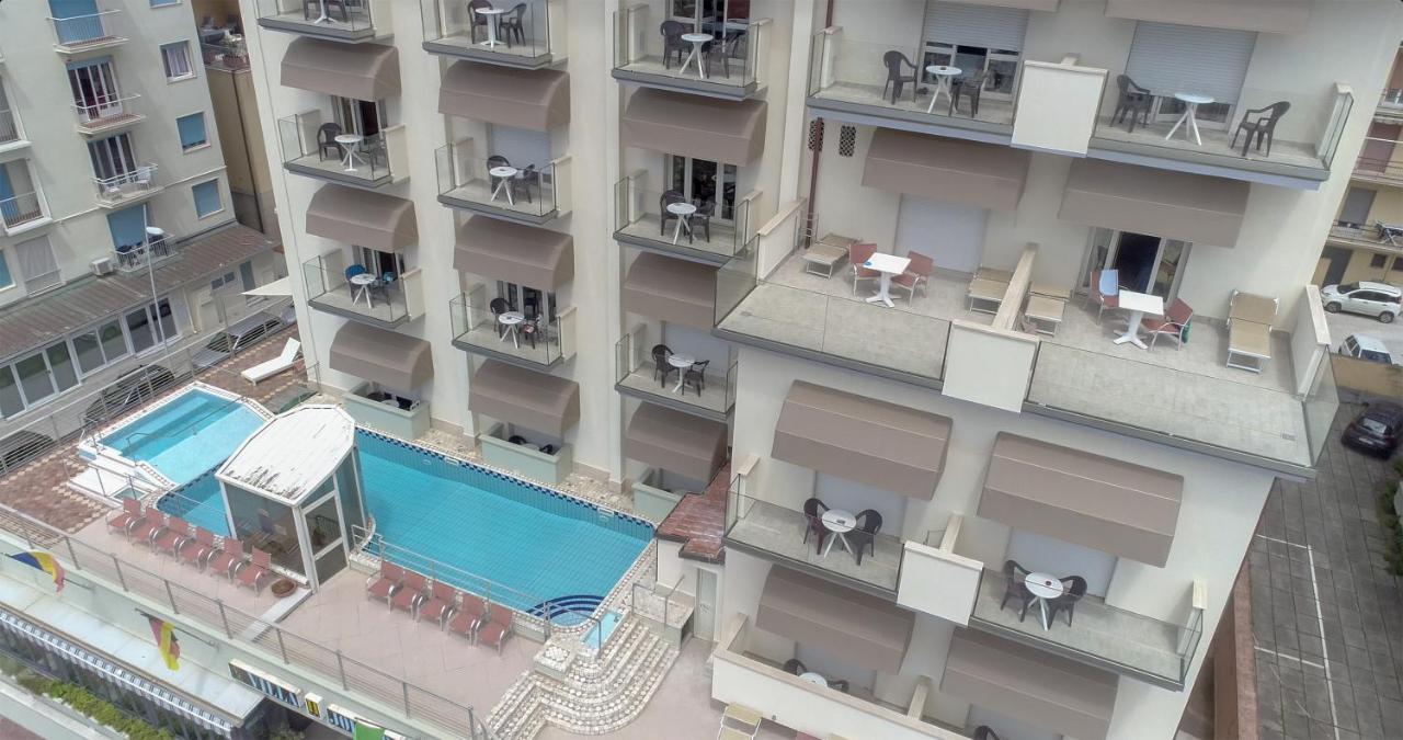 Hotel Residence Villa Jolanda Λίντο ντι Καμαϊόρε Εξωτερικό φωτογραφία