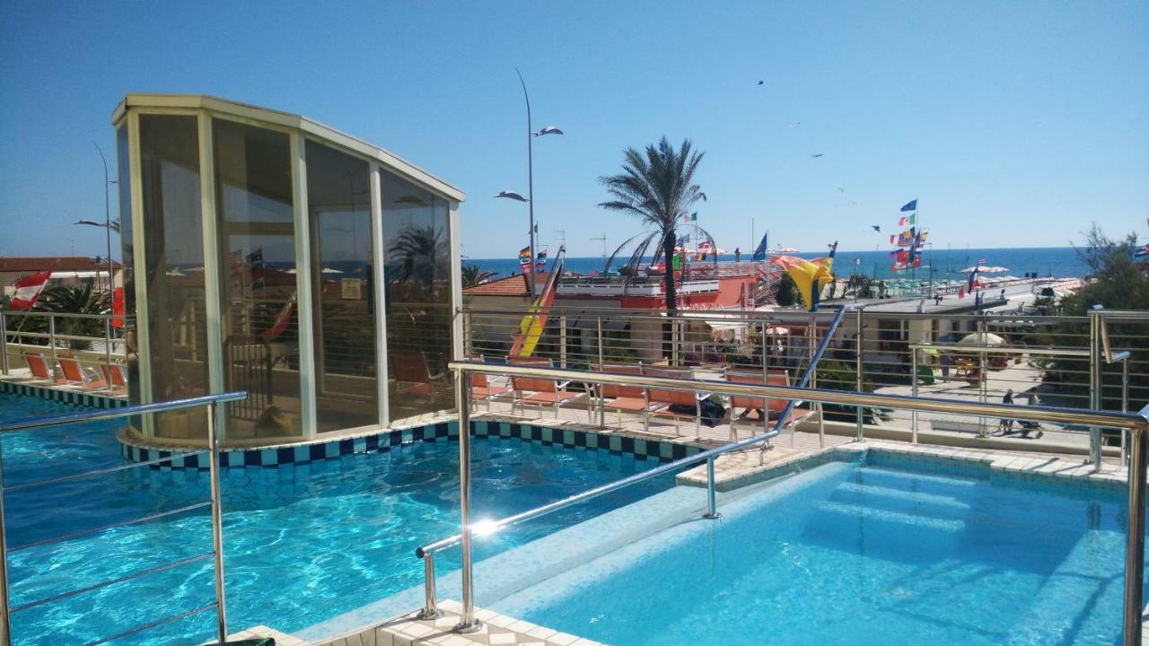 Hotel Residence Villa Jolanda Λίντο ντι Καμαϊόρε Εξωτερικό φωτογραφία